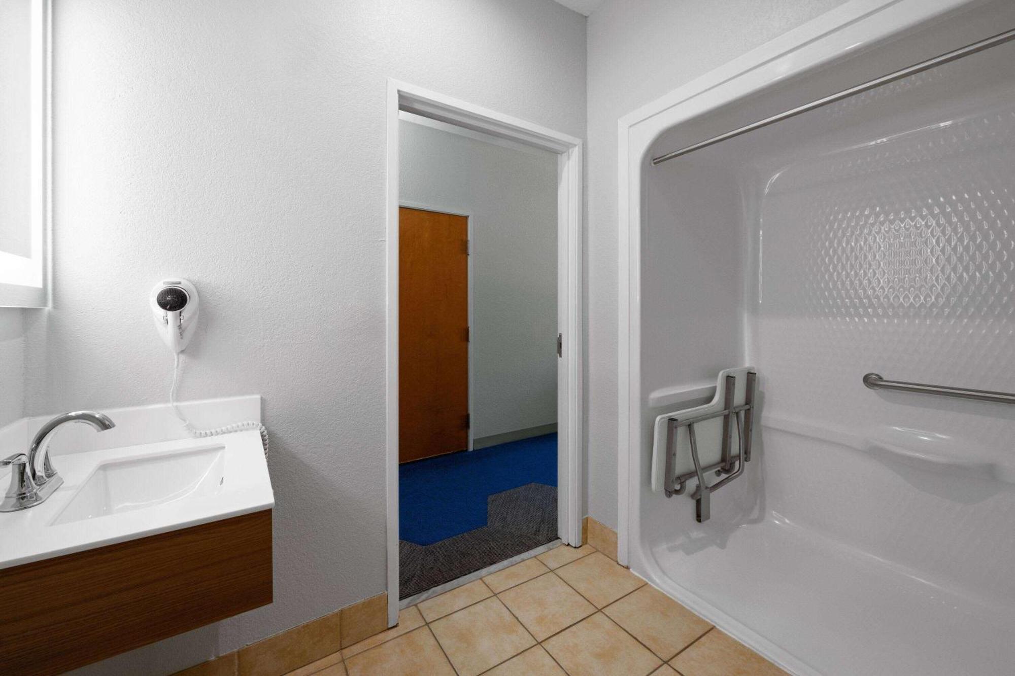 Hotel Microtel & By Wyndham Of